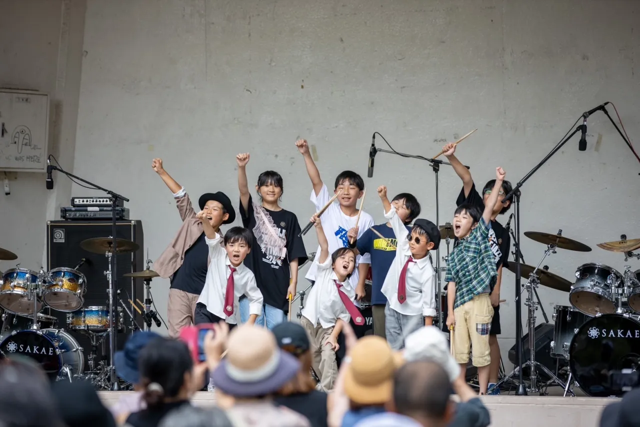 drum team be+ing
